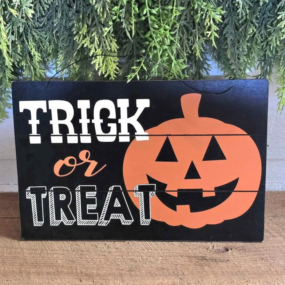 Trick or Treat Jack-o-lantern Sign Pumpkin Halloween Wall Hanging Decoration